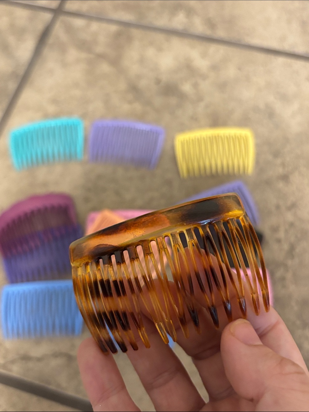 Bundle of Colorful Vintage Hair Combs - Picture 3 of 3